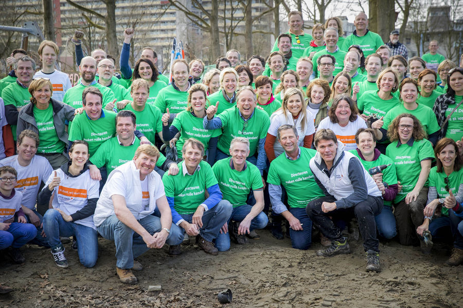 Gorinchemse ondernemers, samen met Koning Willem-Alexander en Koningin Máxima, tijdens NLdoet in Gorinchem